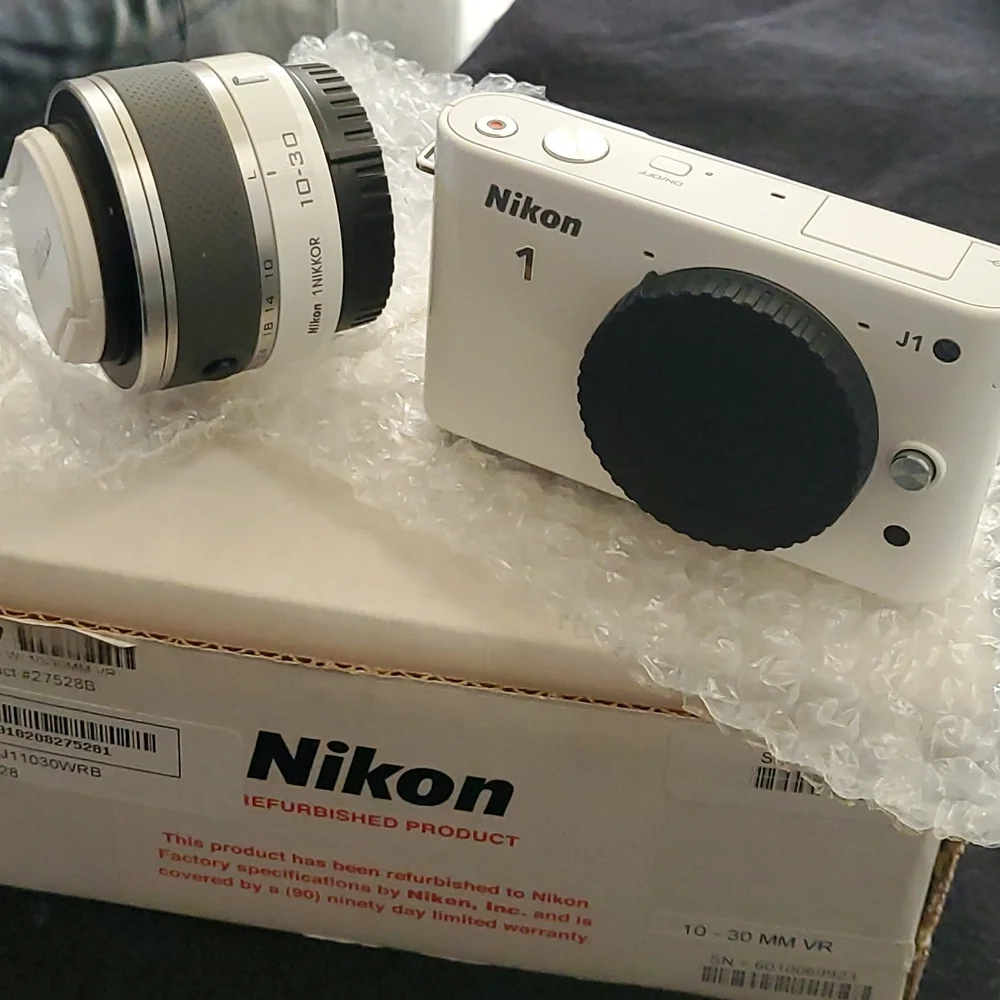 Nikon refurb CoolPix J1 white w/accessories